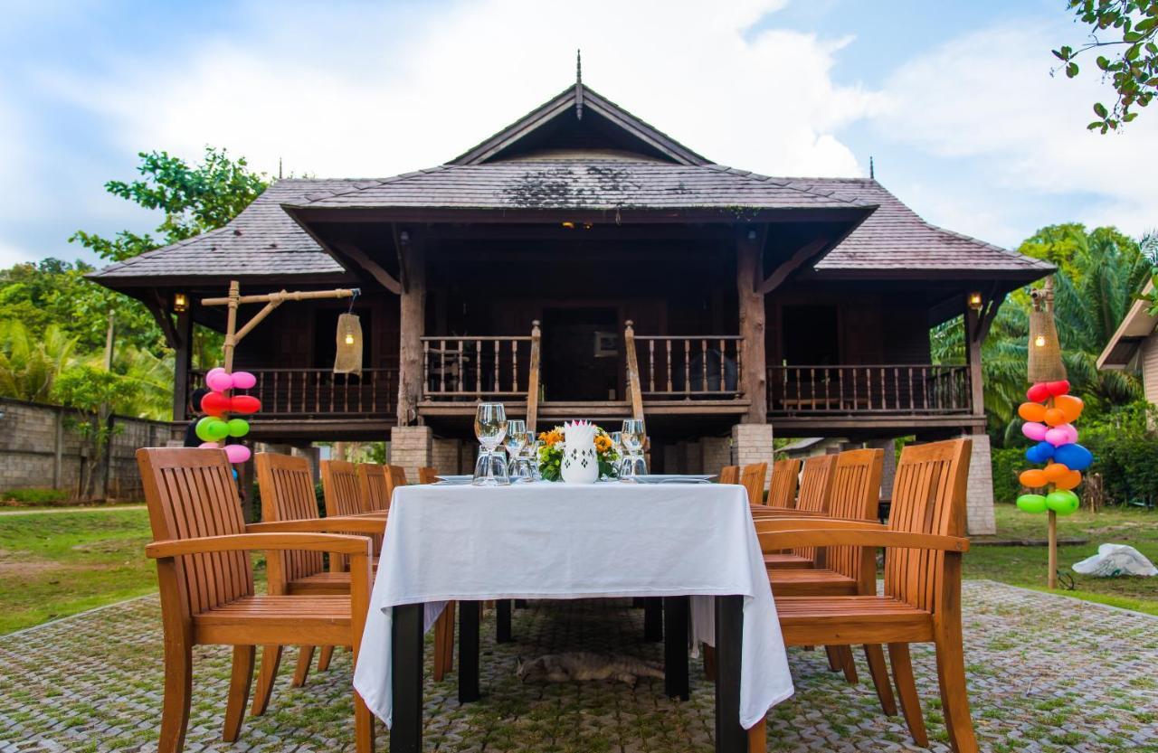 Villa Thalanena By The Beach Kültér fotó